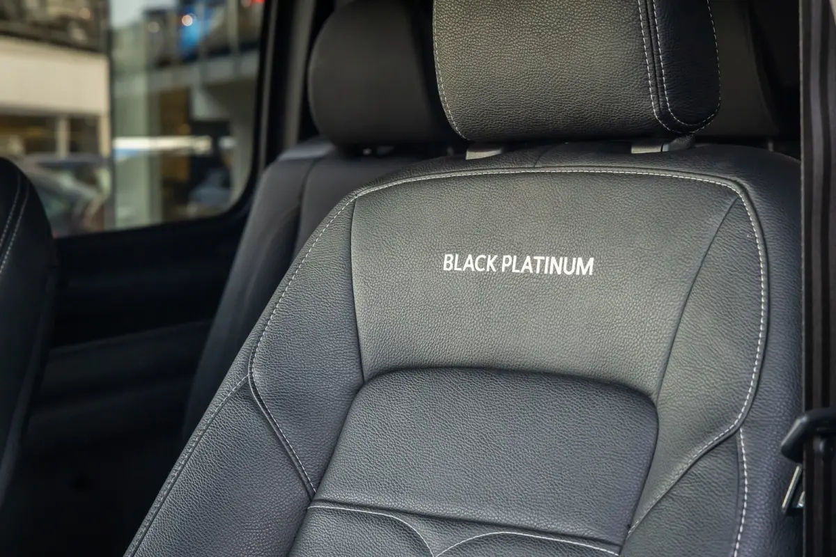 320 2.5 PHEV L2H1 Limited Black Platinum Dubbel Cabine | DEMO-DEAL | 360 camera | Leder | Cruise adaptief | Dubbele zijschuifdeur | Stoel/stuur/voorruit verwarming | Apple Carplay/Android Au
