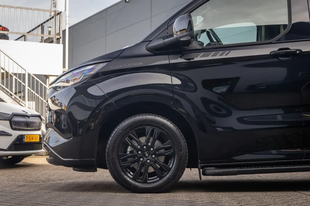 320 2.5 PHEV L2H1 Limited Black Platinum Dubbel Cabine | DEMO-DEAL | 360 camera | Leder | Cruise adaptief | Dubbele zijschuifdeur | Stoel/stuur/voorruit verwarming | Apple Carplay/Android Au