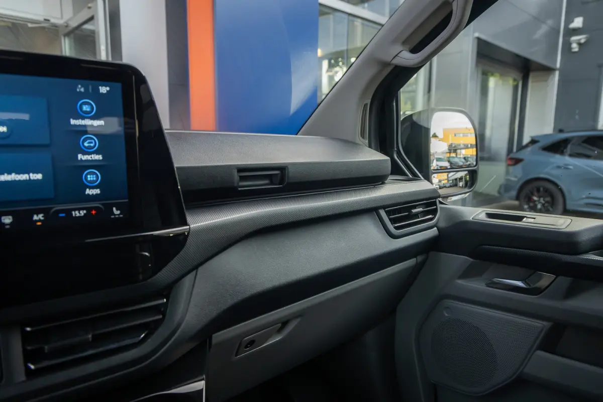 320 2.5 PHEV L2H1 Limited Black Platinum Dubbel Cabine | DEMO-DEAL | 360 camera | Leder | Cruise adaptief | Dubbele zijschuifdeur | Stoel/stuur/voorruit verwarming | Apple Carplay/Android Au