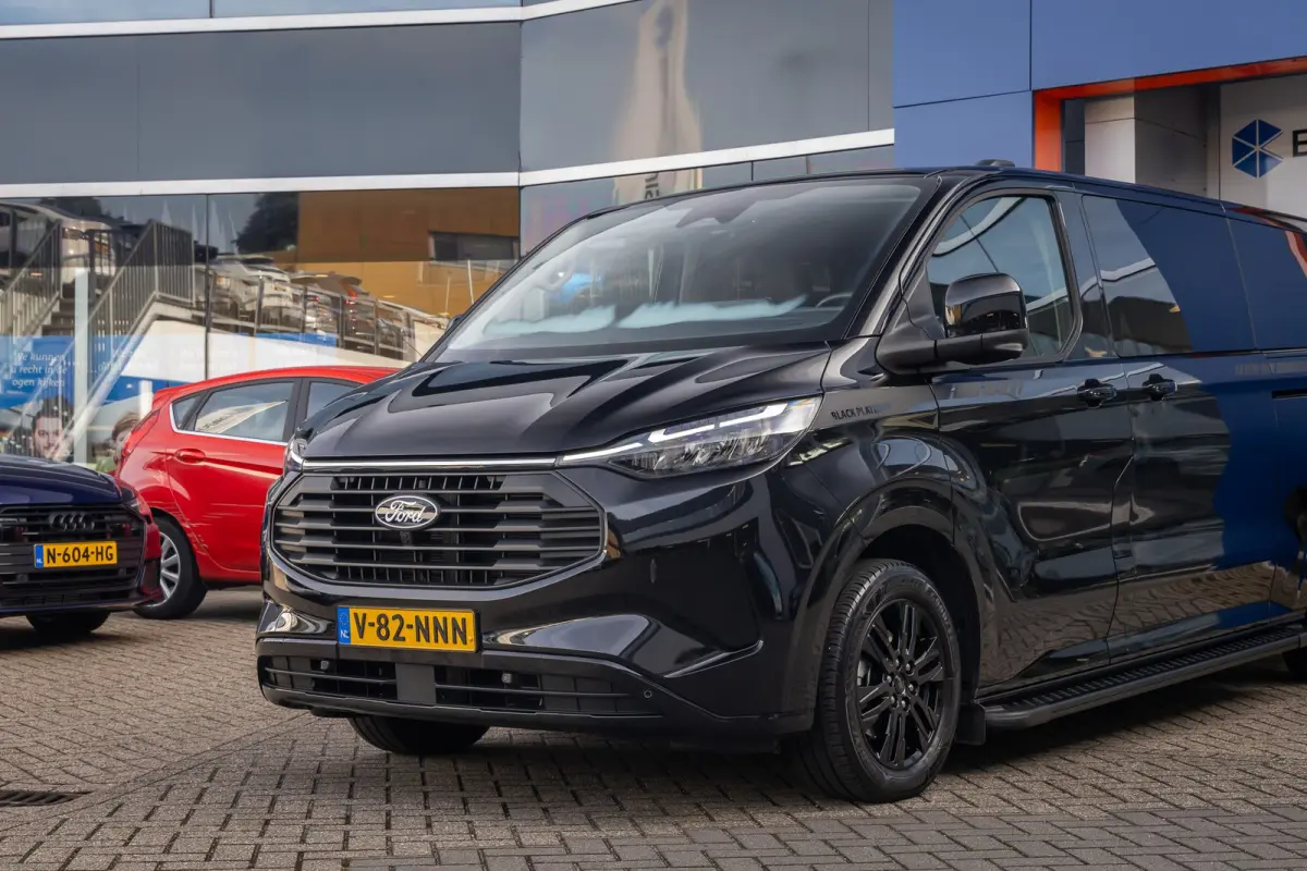 320 2.5 PHEV L2H1 Limited Black Platinum Dubbel Cabine | DEMO-DEAL | 360 camera | Leder | Cruise adaptief | Dubbele zijschuifdeur | Stoel/stuur/voorruit verwarming | Apple Carplay/Android Au