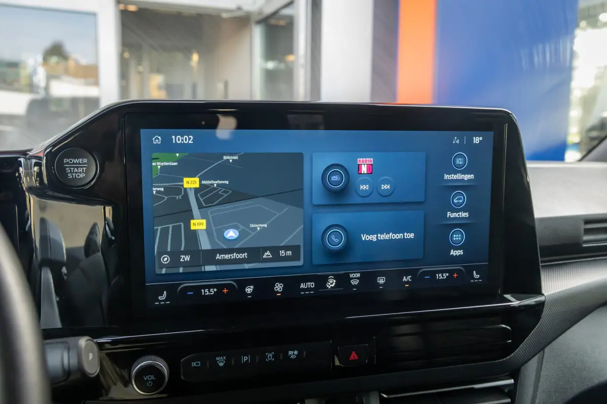 320 2.5 PHEV L2H1 Limited Black Platinum Dubbel Cabine | DEMO-DEAL | 360 camera | Leder | Cruise adaptief | Dubbele zijschuifdeur | Stoel/stuur/voorruit verwarming | Apple Carplay/Android Au