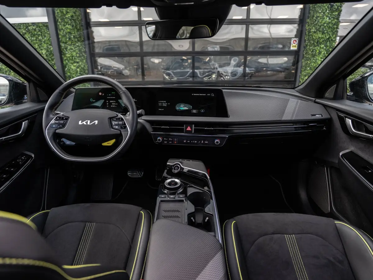 GT AWD 77.4 kWh 585PK | SOH 99.5% | WLTP 424KM | Pano | Matrix | Surround View