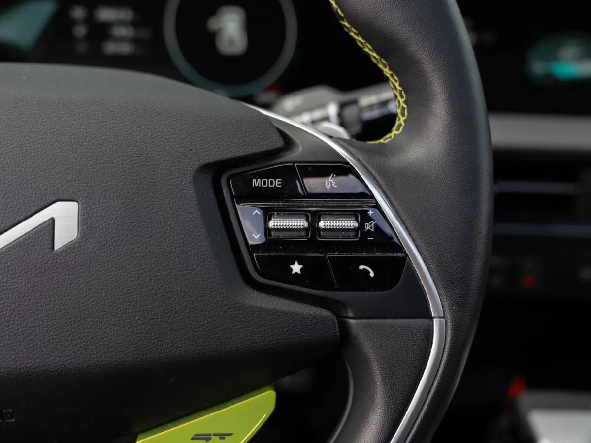 GT AWD 77.4 kWh 585PK | SOH 99.5% | WLTP 424KM | Pano | Matrix | Surround View