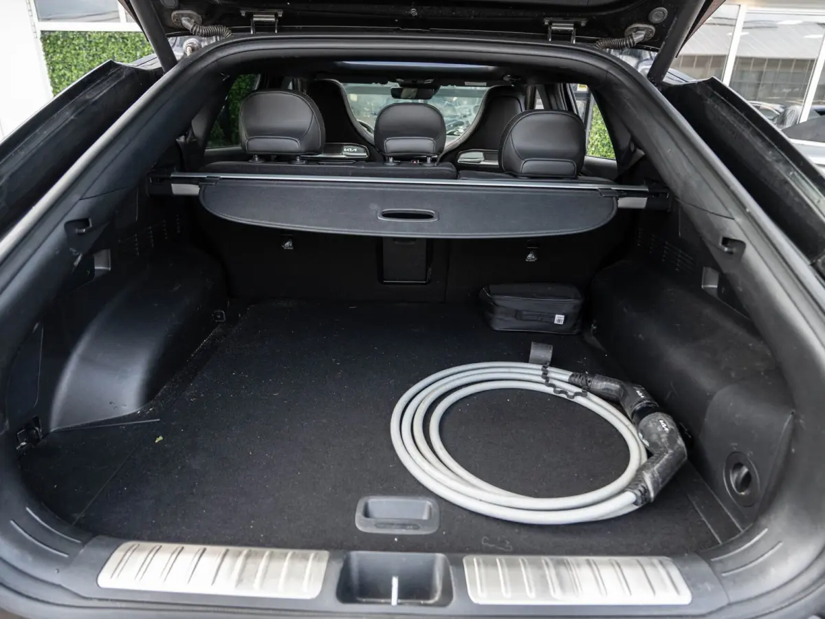 GT AWD 77.4 kWh 585PK | SOH 99.5% | WLTP 424KM | Pano | Matrix | Surround View