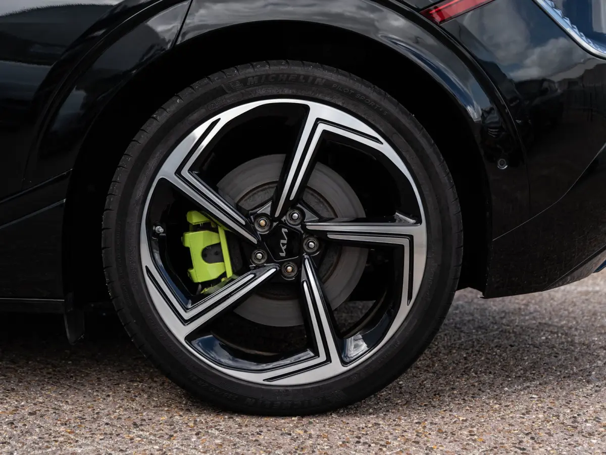 GT AWD 77.4 kWh 585PK | SOH 99.5% | WLTP 424KM | Pano | Matrix | Surround View