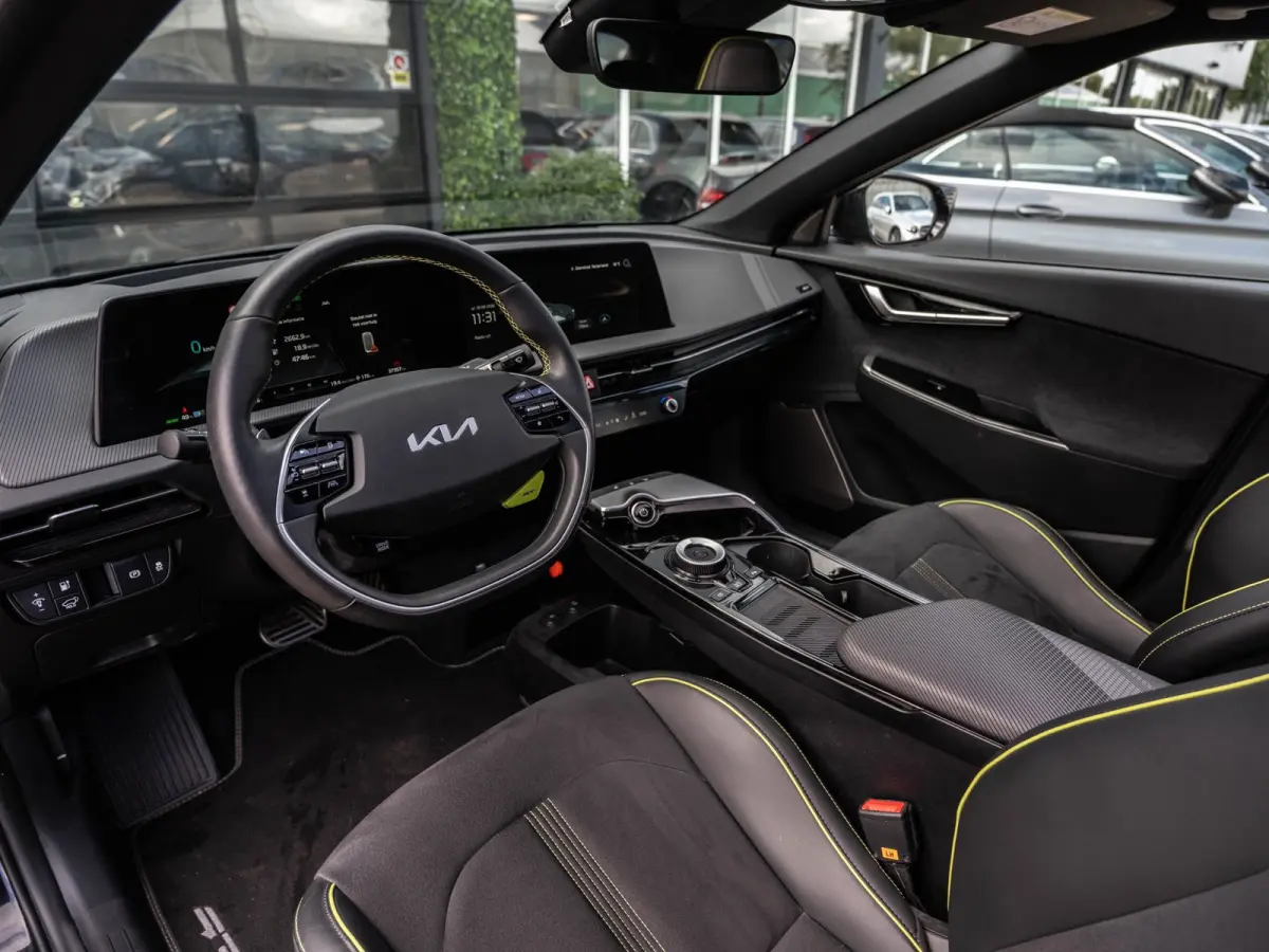 GT AWD 77.4 kWh 585PK | SOH 99.5% | WLTP 424KM | Pano | Matrix | Surround View
