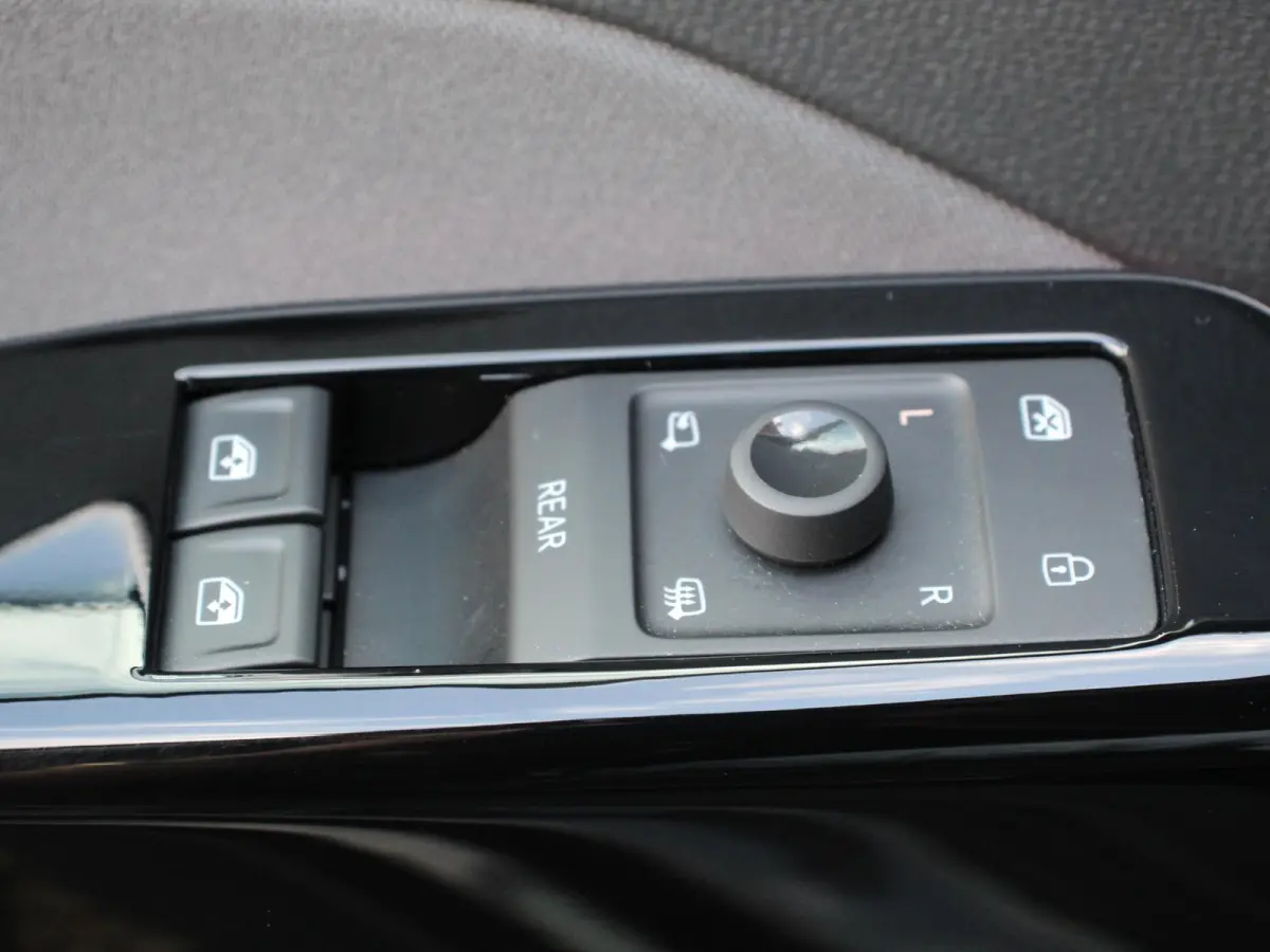 Pro 58 kWh Camera Apple Carplay Stoelverwarming Navigatie Android Auto Climate Control Navigatie Cruise control Parkeersensoren voor achter LED