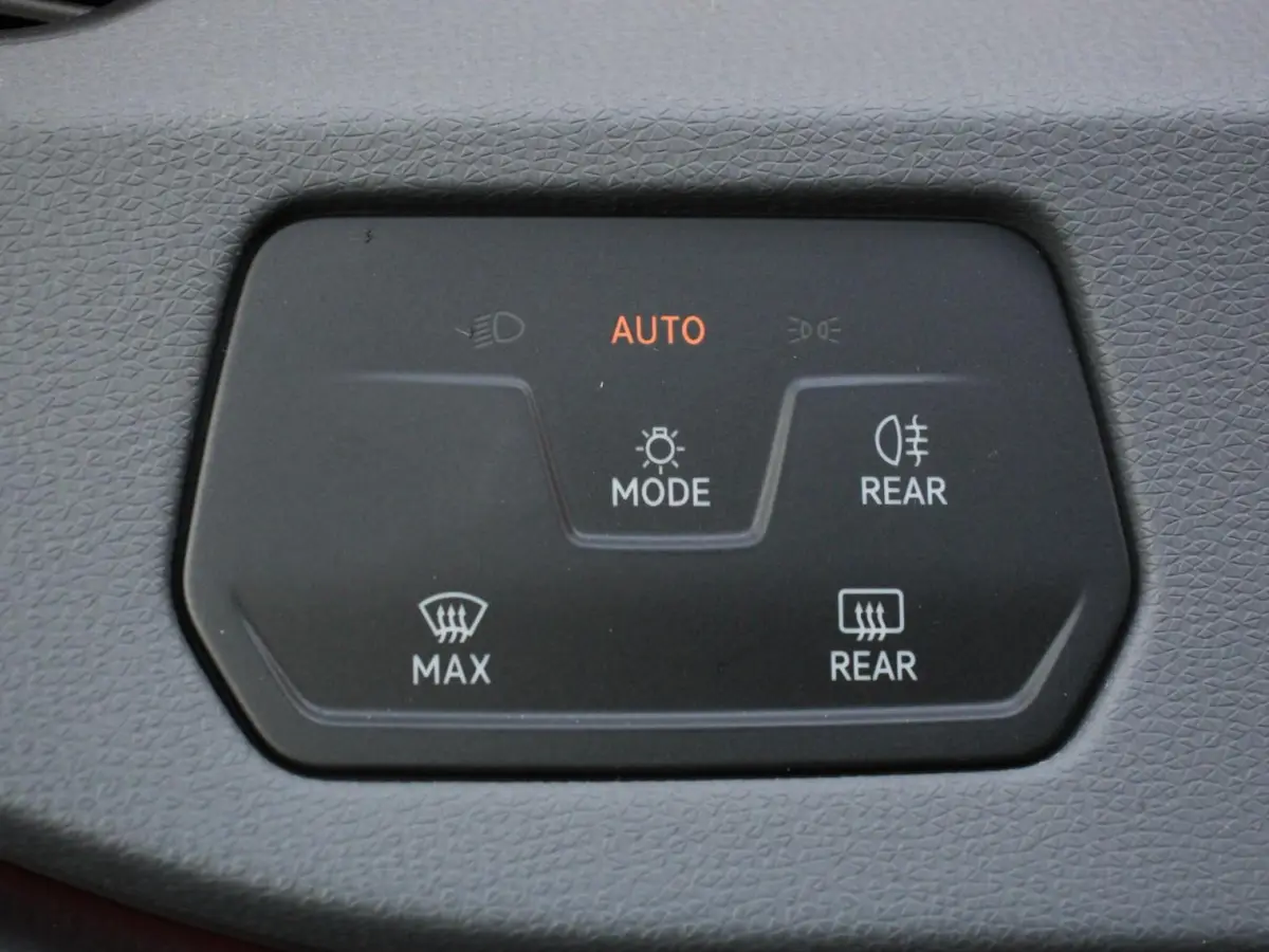 Pro 58 kWh Camera Apple Carplay Stoelverwarming Navigatie Android Auto Climate Control Navigatie Cruise control Parkeersensoren voor achter LED