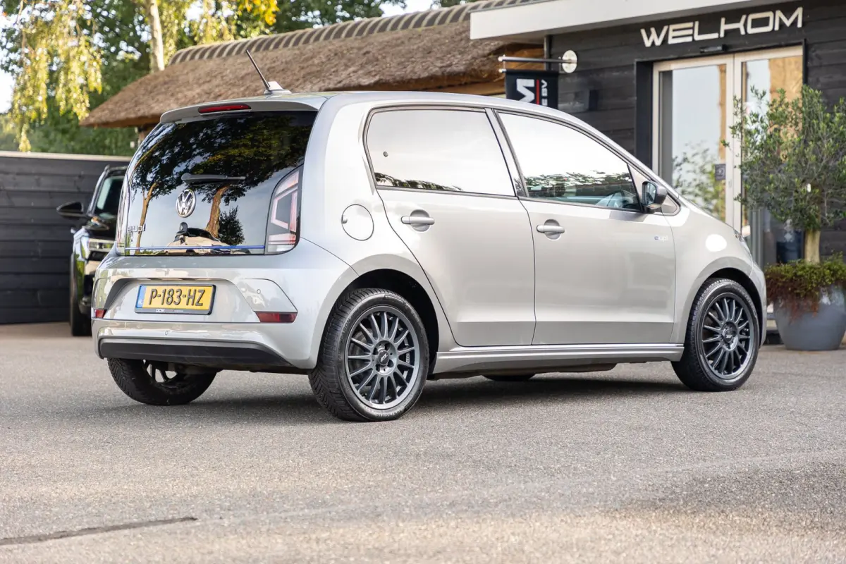 E-up! Soh 80% I Climate I Cruise I Parkeersensoren I Stoelverwarming I LM Velgen