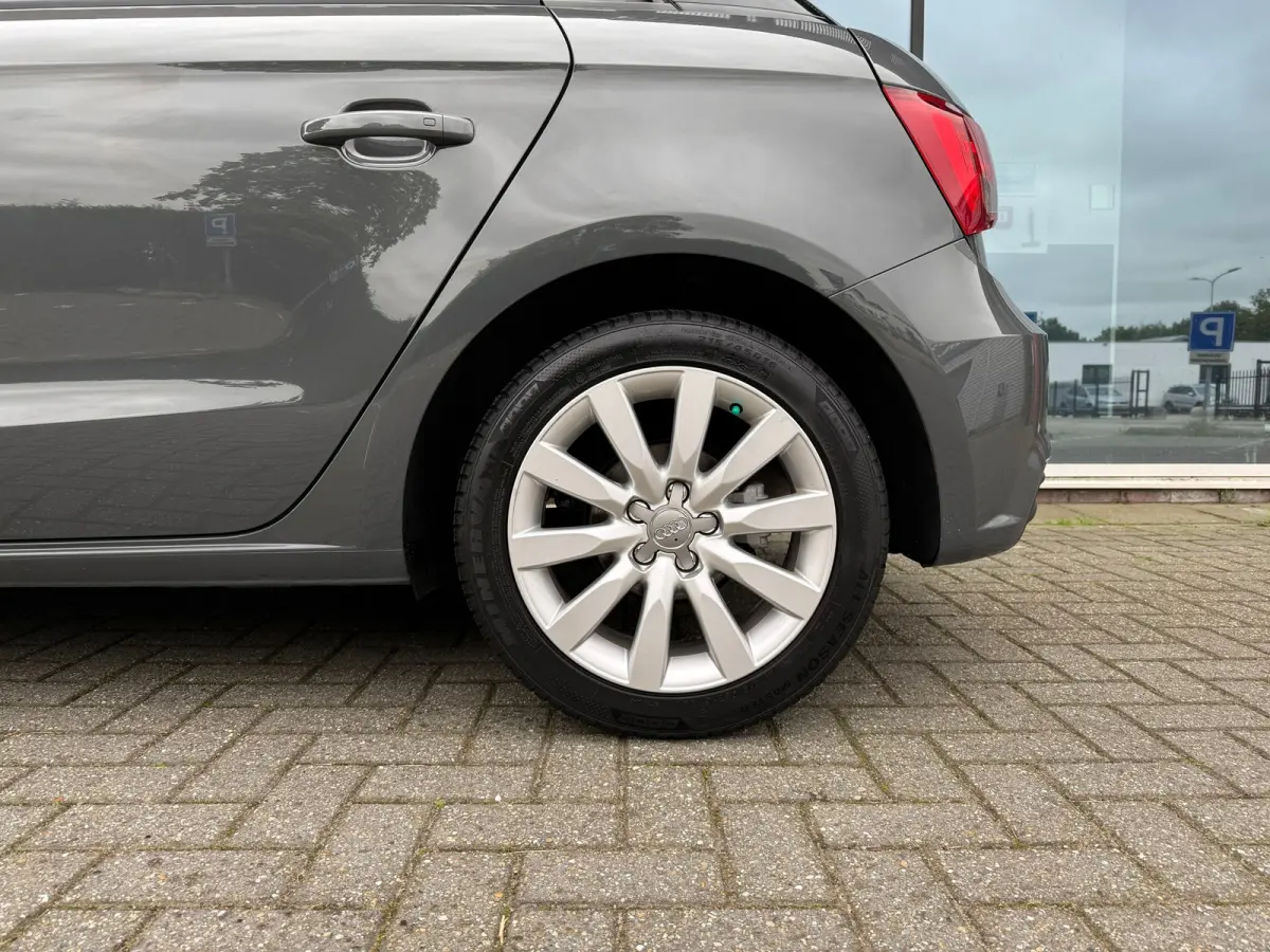 1.0 TFSI Advance Sport - Pano/Schuifdak - Navi - Half Leder
