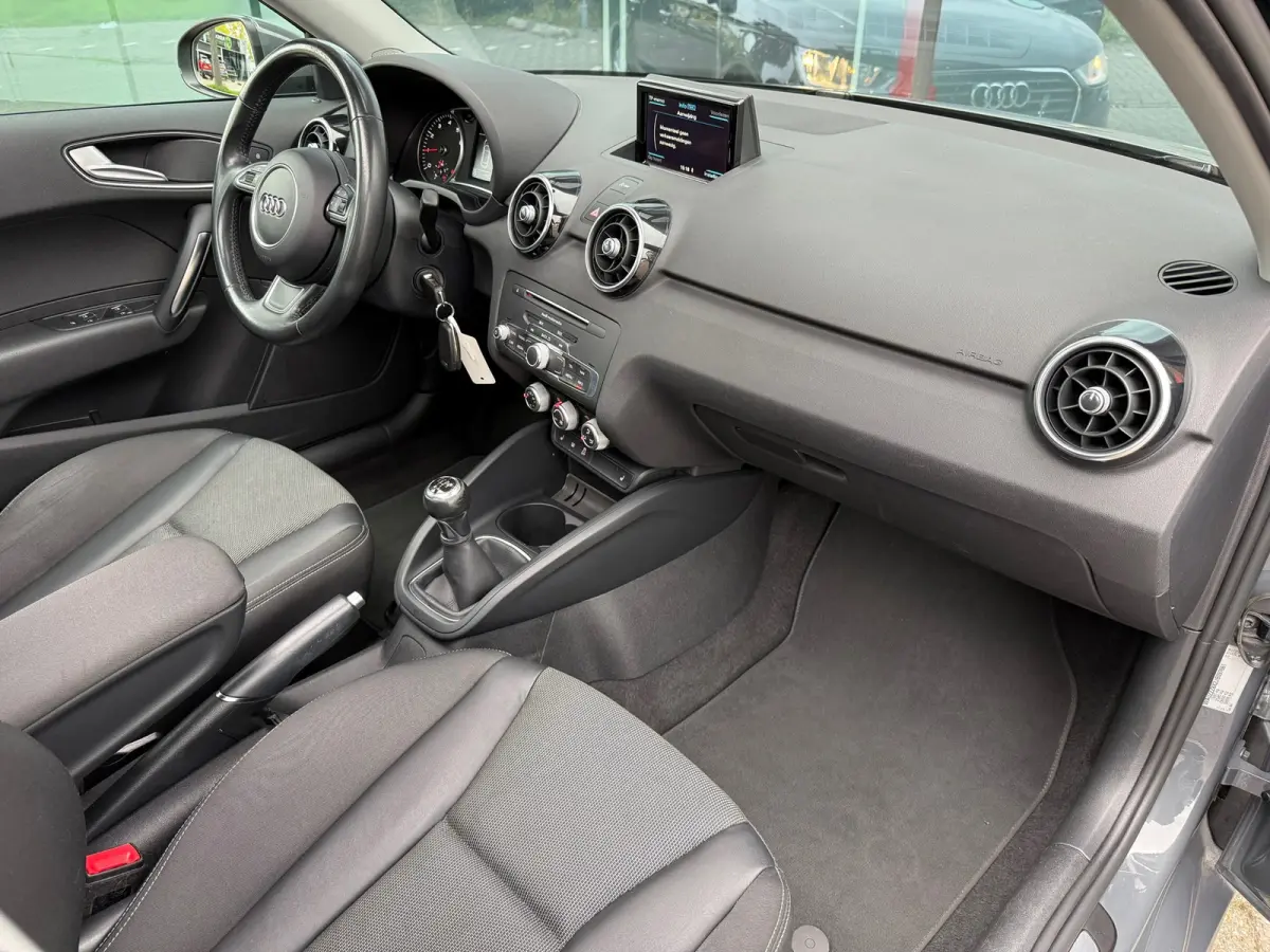 1.0 TFSI Advance Sport - Pano/Schuifdak - Navi - Half Leder