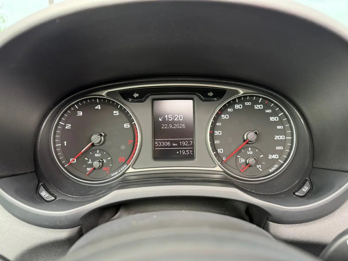1.0 TFSI Advance Sport - Pano/Schuifdak - Navi - Half Leder