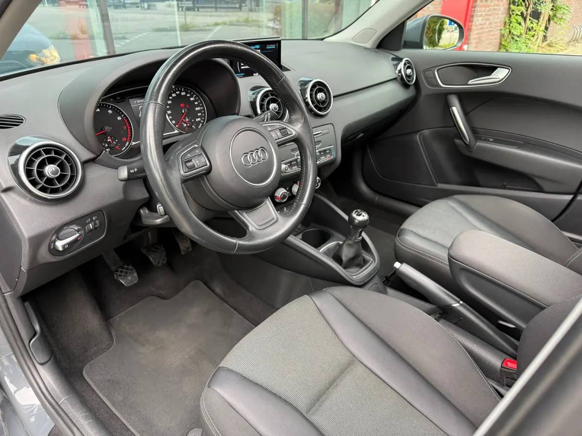 1.0 TFSI Advance Sport - Pano/Schuifdak - Navi - Half Leder