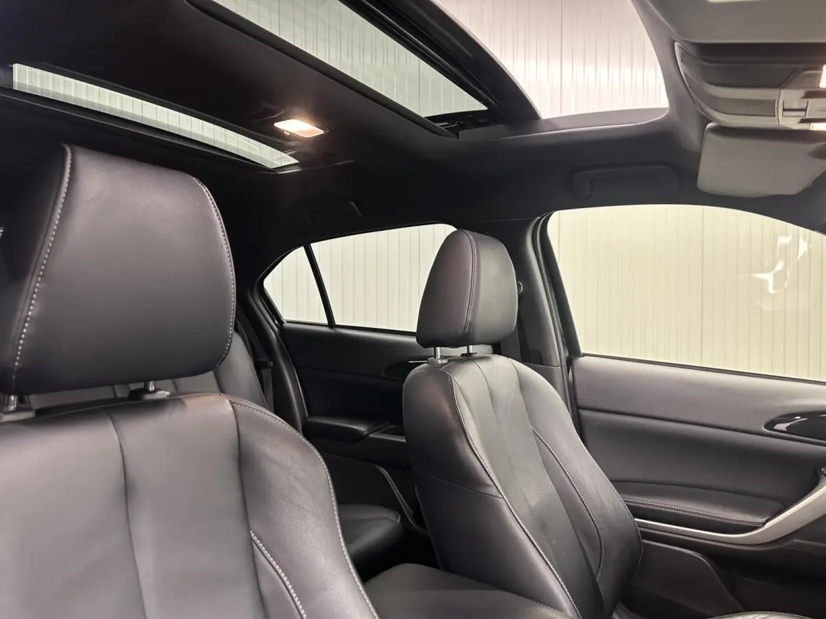 2.4 PHEV Executive PANO LEER CAMERA ADAPTIEF CRUISE.