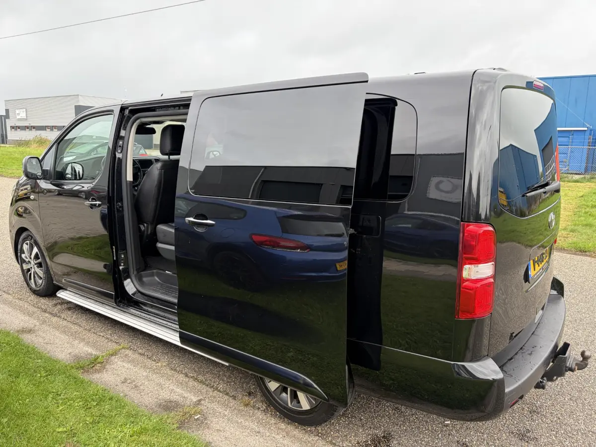 2.0 D-4D AUTOMAAT BLACK EDTION DUBBEL CABINE 177PK, LEDER,TREKHAAK, LM VELGEN, 2 SCHUIFDEUREN