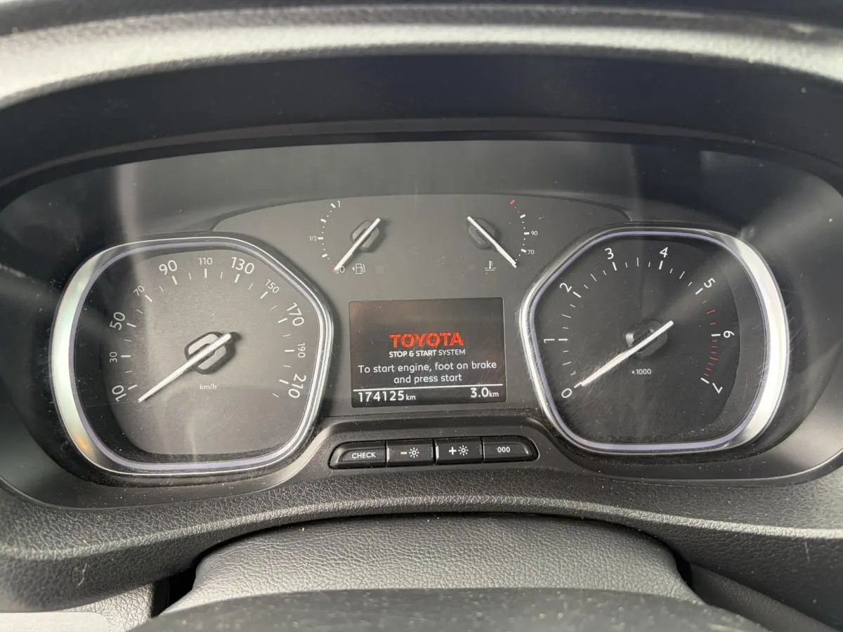 2.0 D-4D AUTOMAAT BLACK EDTION DUBBEL CABINE 177PK, LEDER,TREKHAAK, LM VELGEN, 2 SCHUIFDEUREN