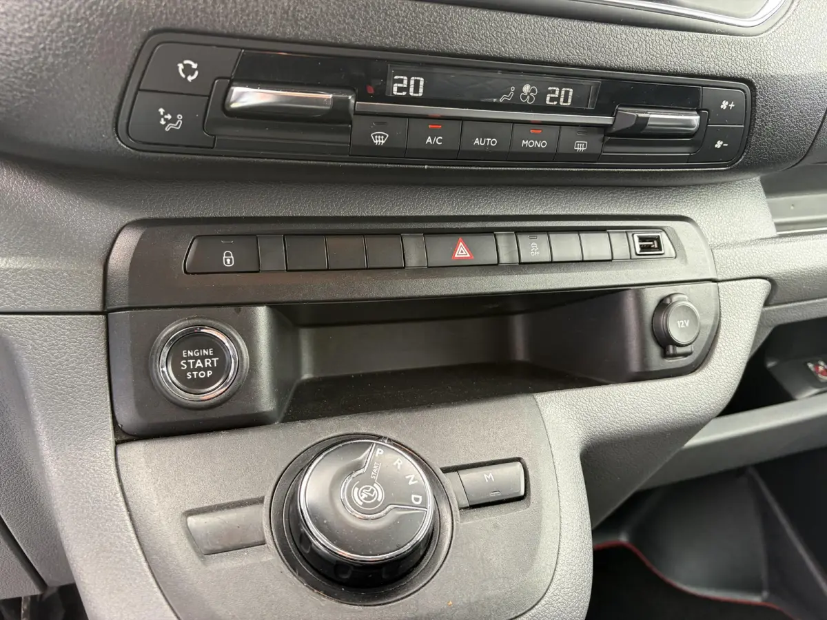 2.0 D-4D AUTOMAAT BLACK EDTION DUBBEL CABINE 177PK, LEDER,TREKHAAK, LM VELGEN, 2 SCHUIFDEUREN