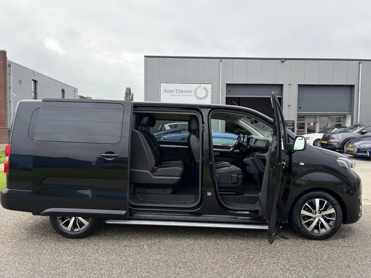 2.0 D-4D AUTOMAAT BLACK EDTION DUBBEL CABINE 177PK, LEDER,TREKHAAK, LM VELGEN, 2 SCHUIFDEUREN