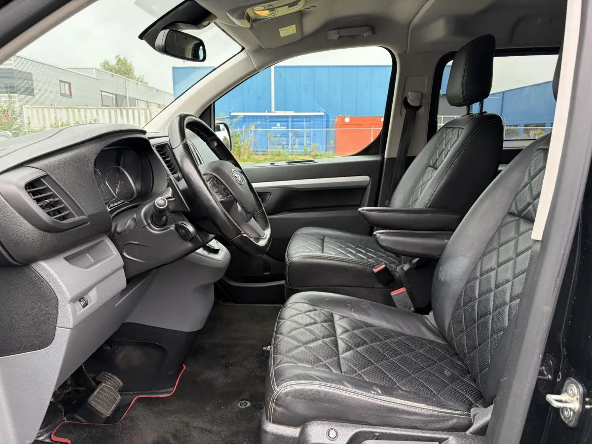 2.0 D-4D AUTOMAAT BLACK EDTION DUBBEL CABINE 177PK, LEDER,TREKHAAK, LM VELGEN, 2 SCHUIFDEUREN