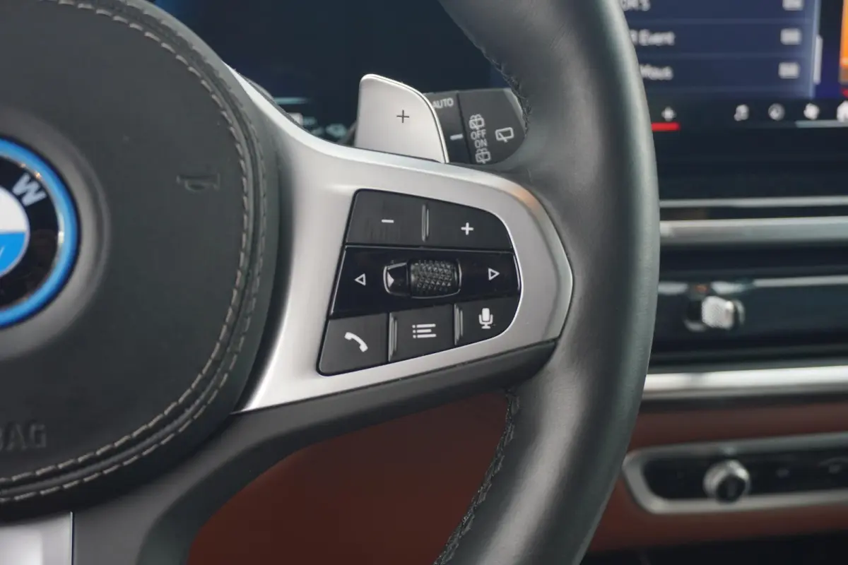 xDrive50e M Sport | Trekhaak | Soft-Close | Comfortstoelen | Stoelventilatie  | Harman Kardon | head-up | Hemelbekleding Alcantara | Individual dashboard leder | 22 Inch