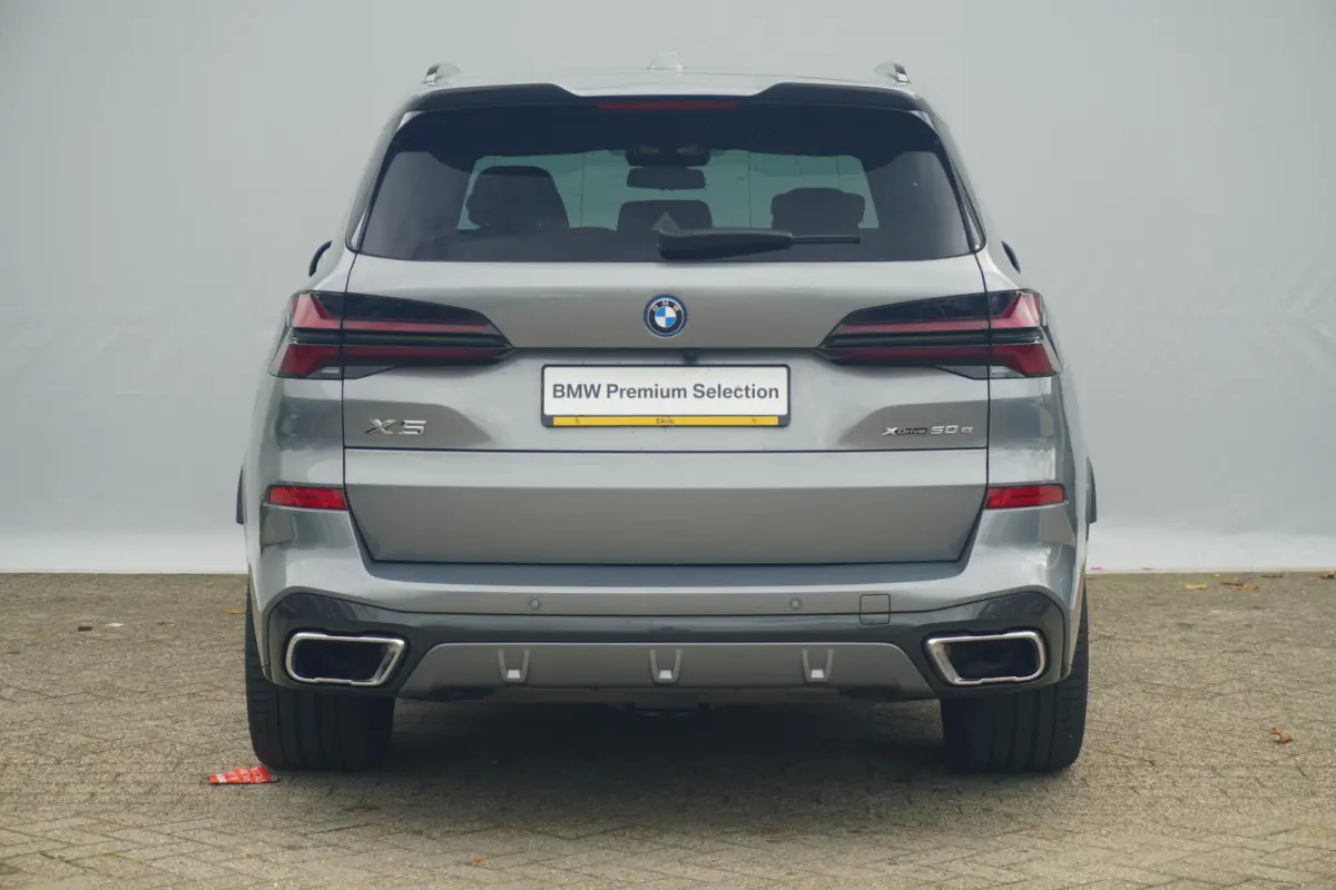 xDrive50e M Sport | Trekhaak | Soft-Close | Comfortstoelen | Stoelventilatie  | Harman Kardon | head-up | Hemelbekleding Alcantara | Individual dashboard leder | 22 Inch