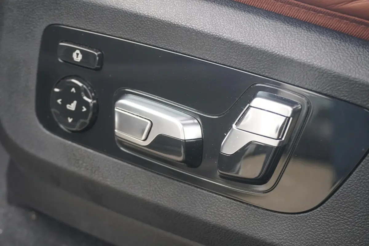 xDrive50e M Sport | Trekhaak | Soft-Close | Comfortstoelen | Stoelventilatie  | Harman Kardon | head-up | Hemelbekleding Alcantara | Individual dashboard leder | 22 Inch