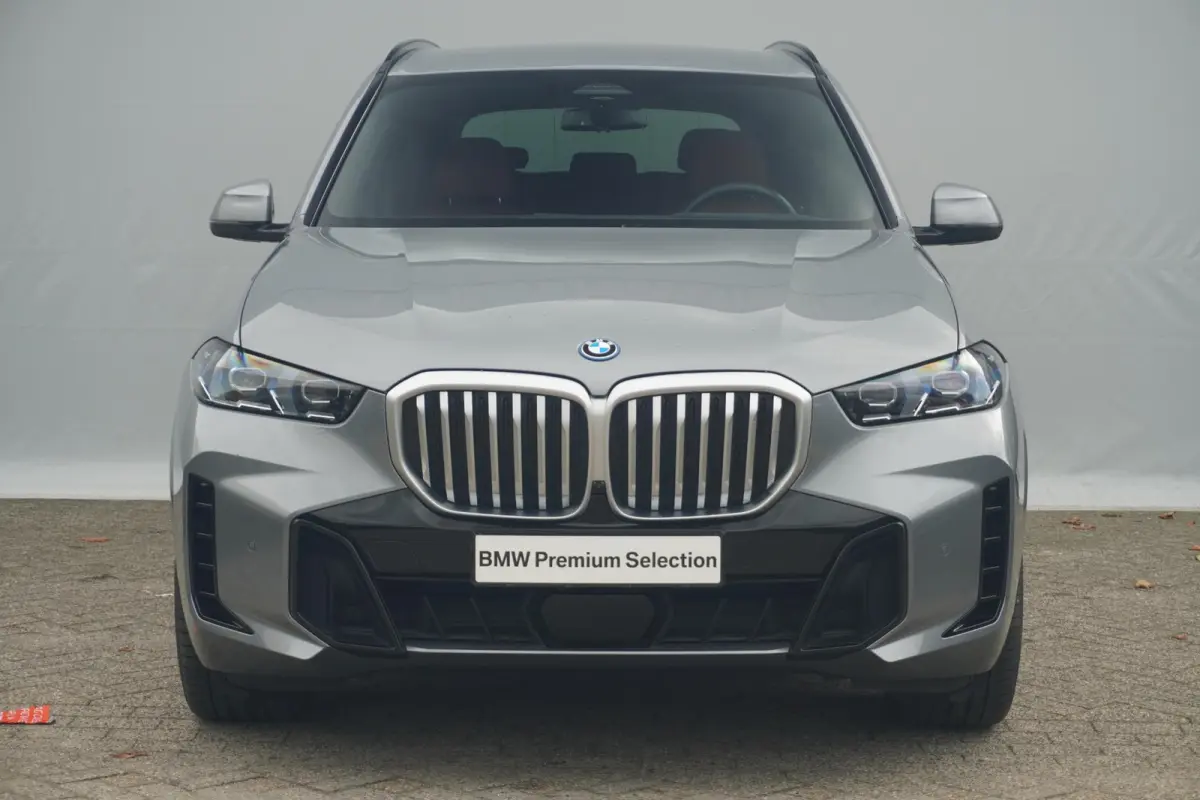 xDrive50e M Sport | Trekhaak | Soft-Close | Comfortstoelen | Stoelventilatie  | Harman Kardon | head-up | Hemelbekleding Alcantara | Individual dashboard leder | 22 Inch