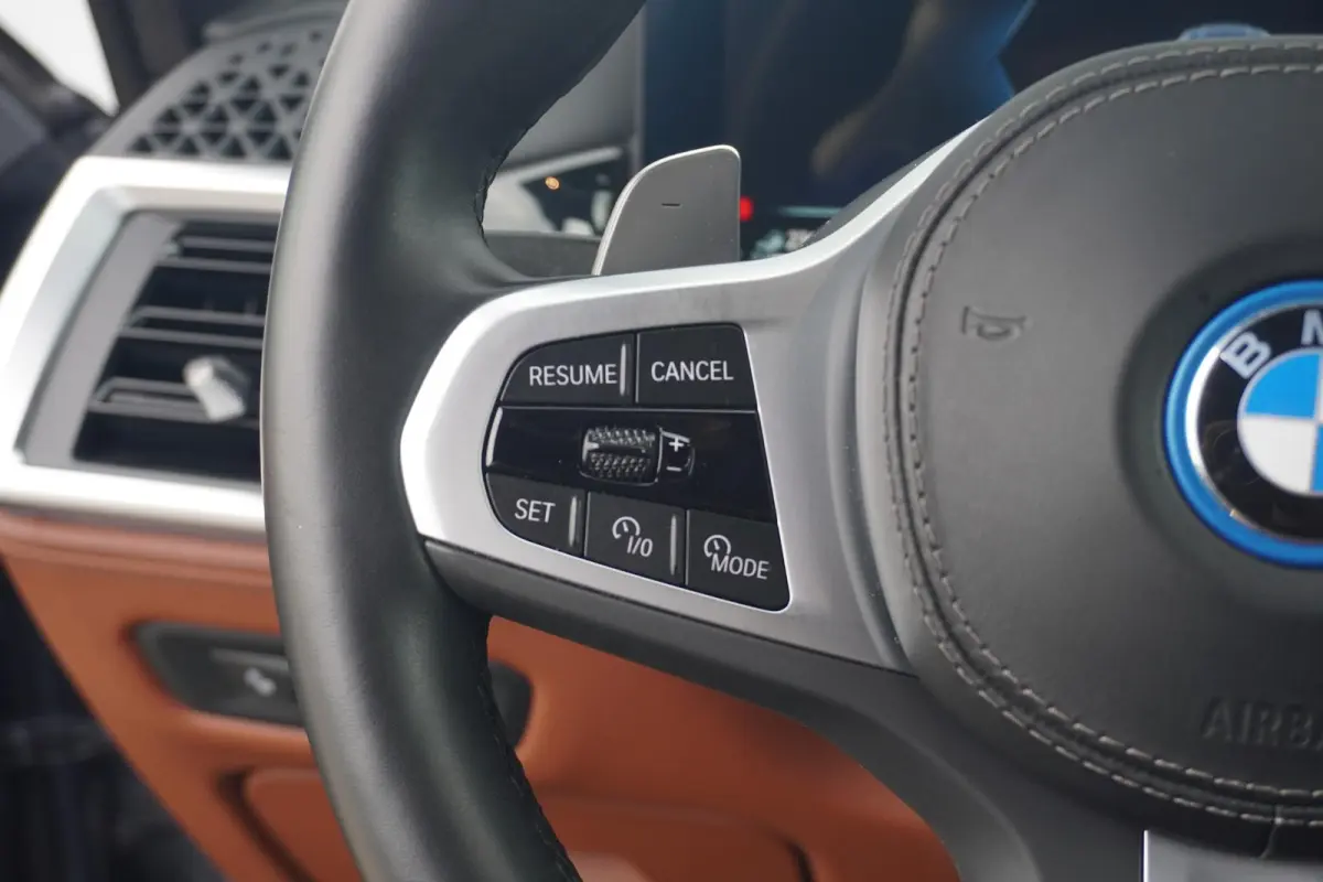 xDrive50e M Sport | Trekhaak | Soft-Close | Comfortstoelen | Stoelventilatie  | Harman Kardon | head-up | Hemelbekleding Alcantara | Individual dashboard leder | 22 Inch