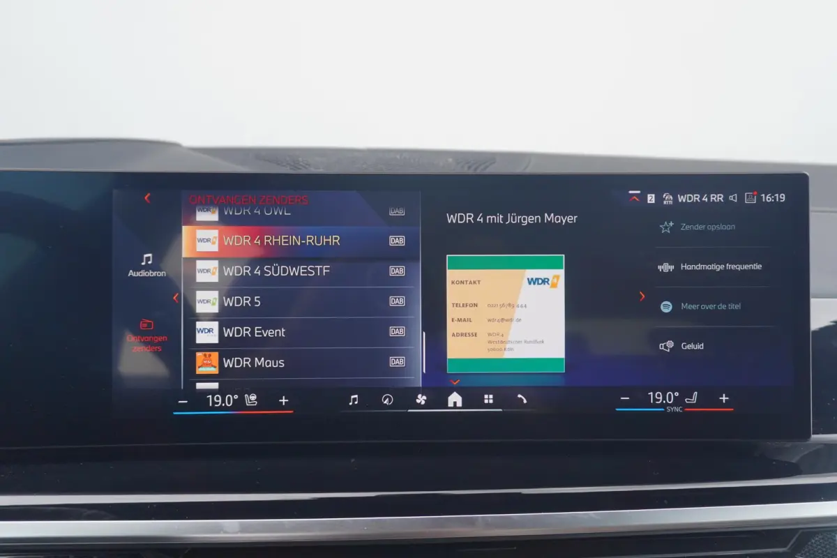 xDrive50e M Sport | Trekhaak | Soft-Close | Comfortstoelen | Stoelventilatie  | Harman Kardon | head-up | Hemelbekleding Alcantara | Individual dashboard leder | 22 Inch
