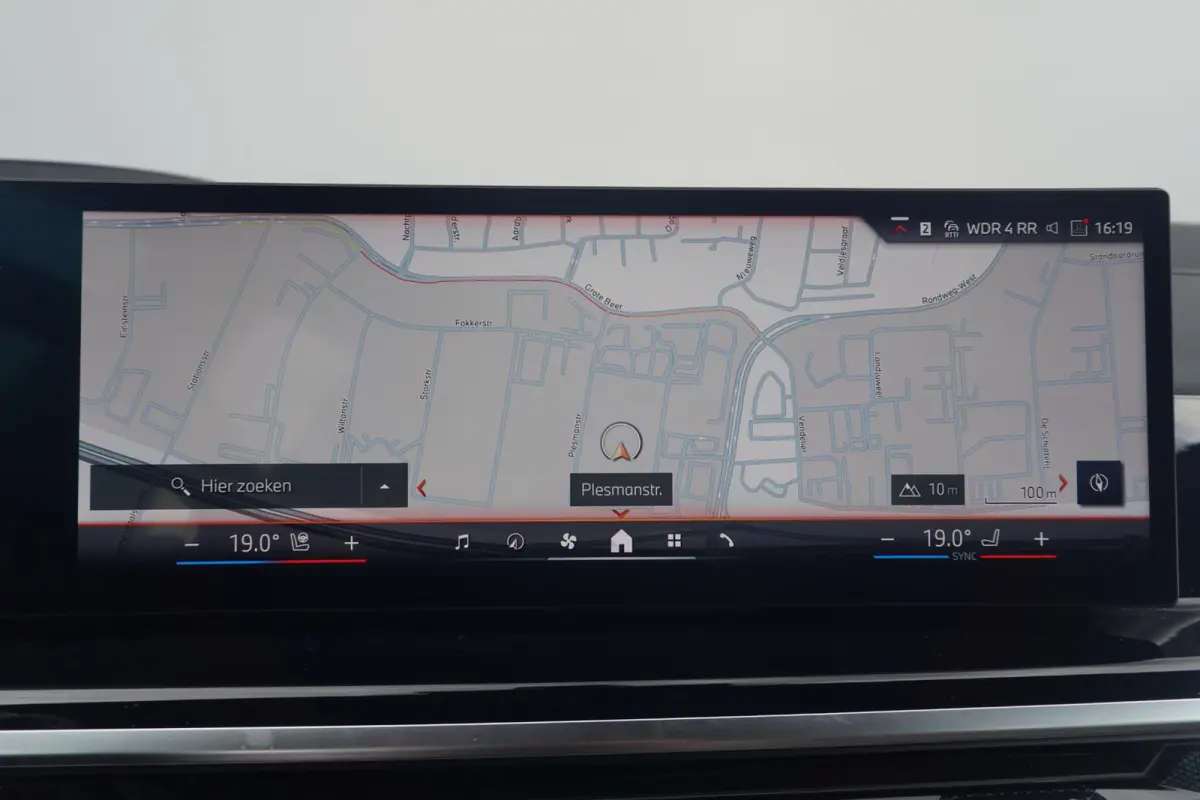 xDrive50e M Sport | Trekhaak | Soft-Close | Comfortstoelen | Stoelventilatie  | Harman Kardon | head-up | Hemelbekleding Alcantara | Individual dashboard leder | 22 Inch