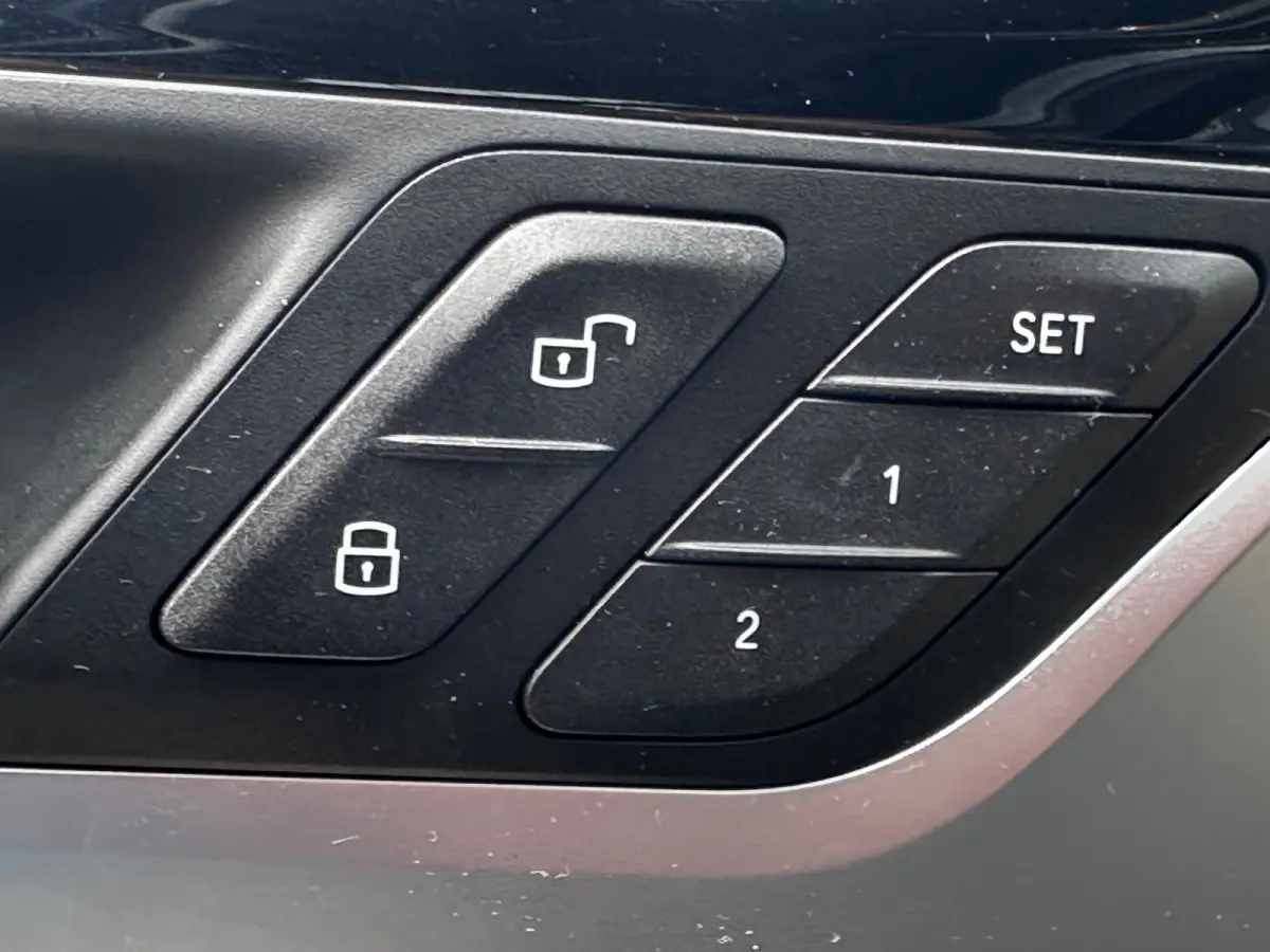 High Executive 80 kWh SOH 95% Harman Kardon PANO/HEAD-UP DISPLAY LEER/MEMORY STOELEN