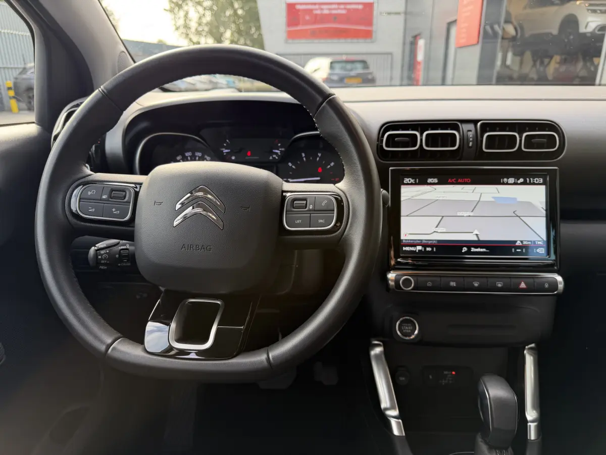 130pk Max (Camera - Keyless Entry - LED - Head up - Automatische Airco - Navigatie - Apple Carplay - 17")