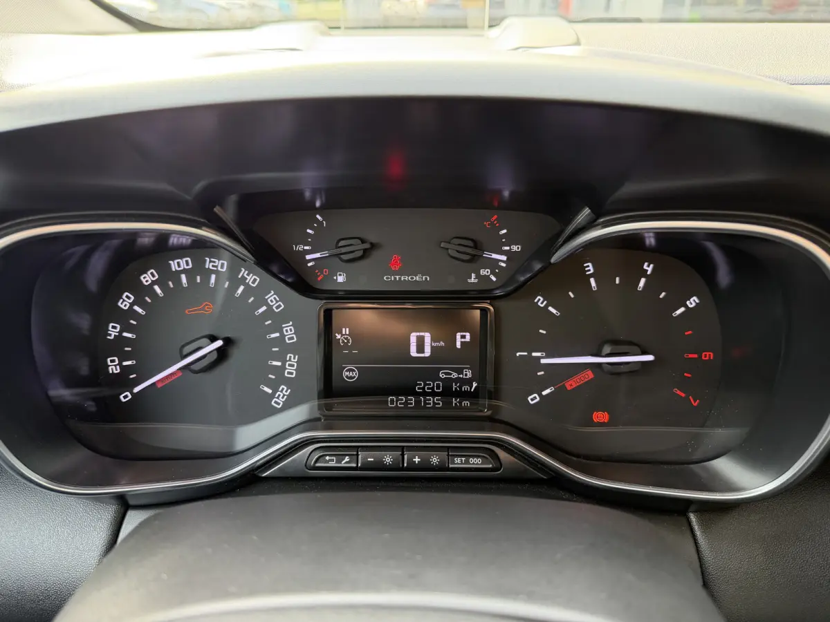 130pk Max (Camera - Keyless Entry - LED - Head up - Automatische Airco - Navigatie - Apple Carplay - 17")