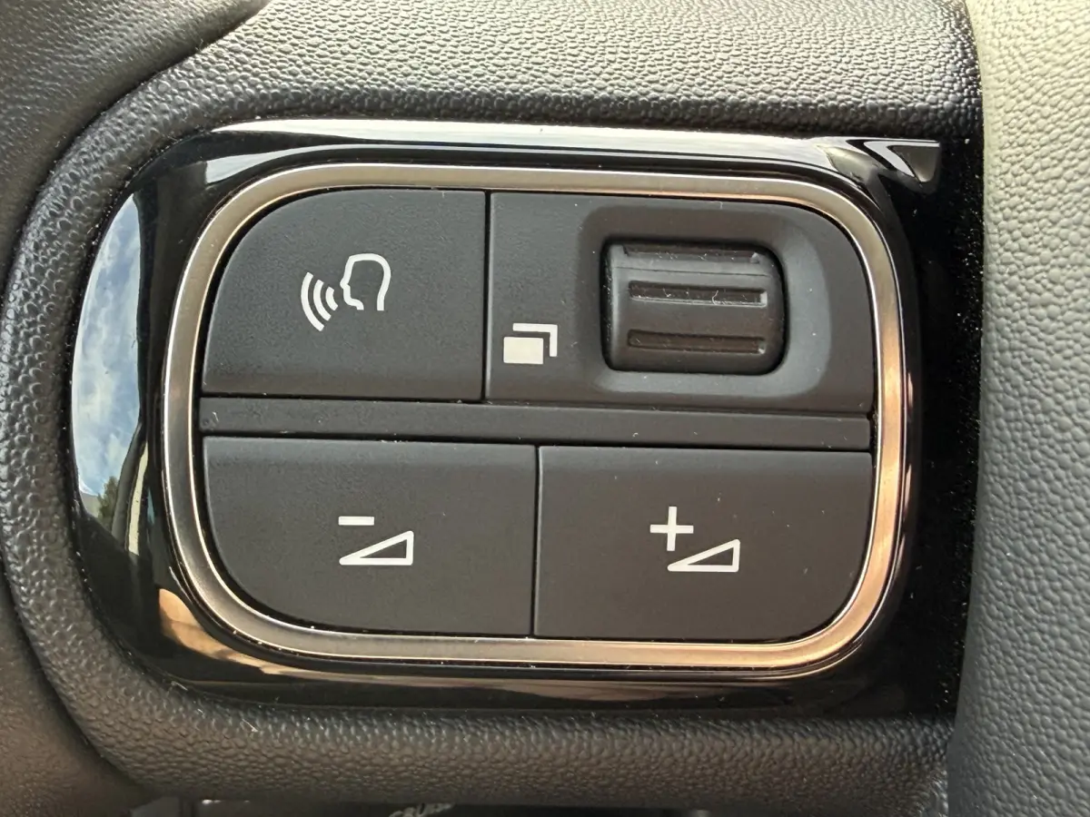 130pk Max (Camera - Keyless Entry - LED - Head up - Automatische Airco - Navigatie - Apple Carplay - 17")