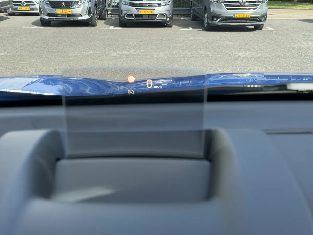 130pk Max (Camera - Keyless Entry - LED - Head up - Automatische Airco - Navigatie - Apple Carplay - 17")