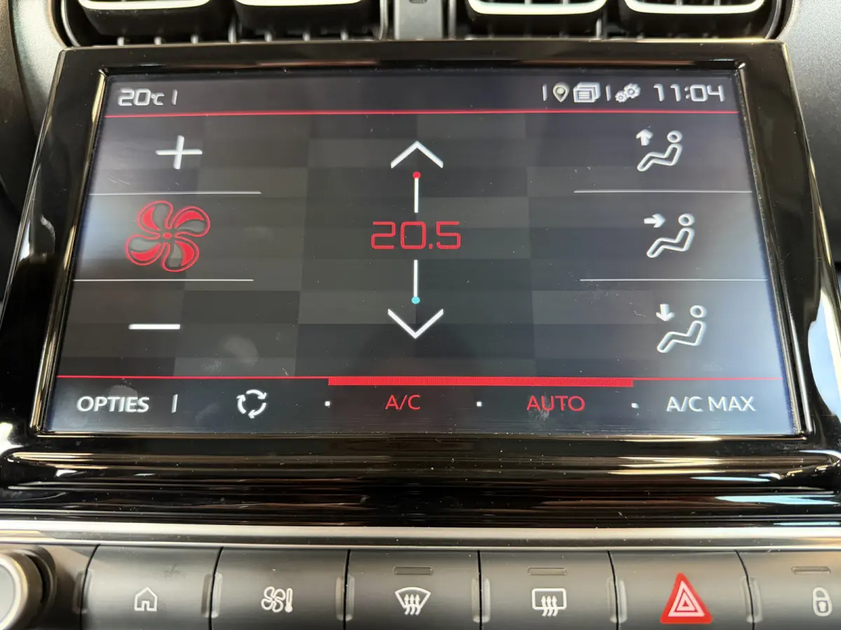 130pk Max (Camera - Keyless Entry - LED - Head up - Automatische Airco - Navigatie - Apple Carplay - 17")