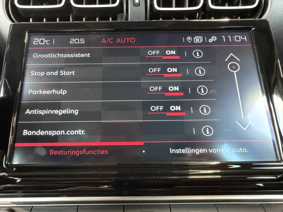 130pk Max (Camera - Keyless Entry - LED - Head up - Automatische Airco - Navigatie - Apple Carplay - 17")