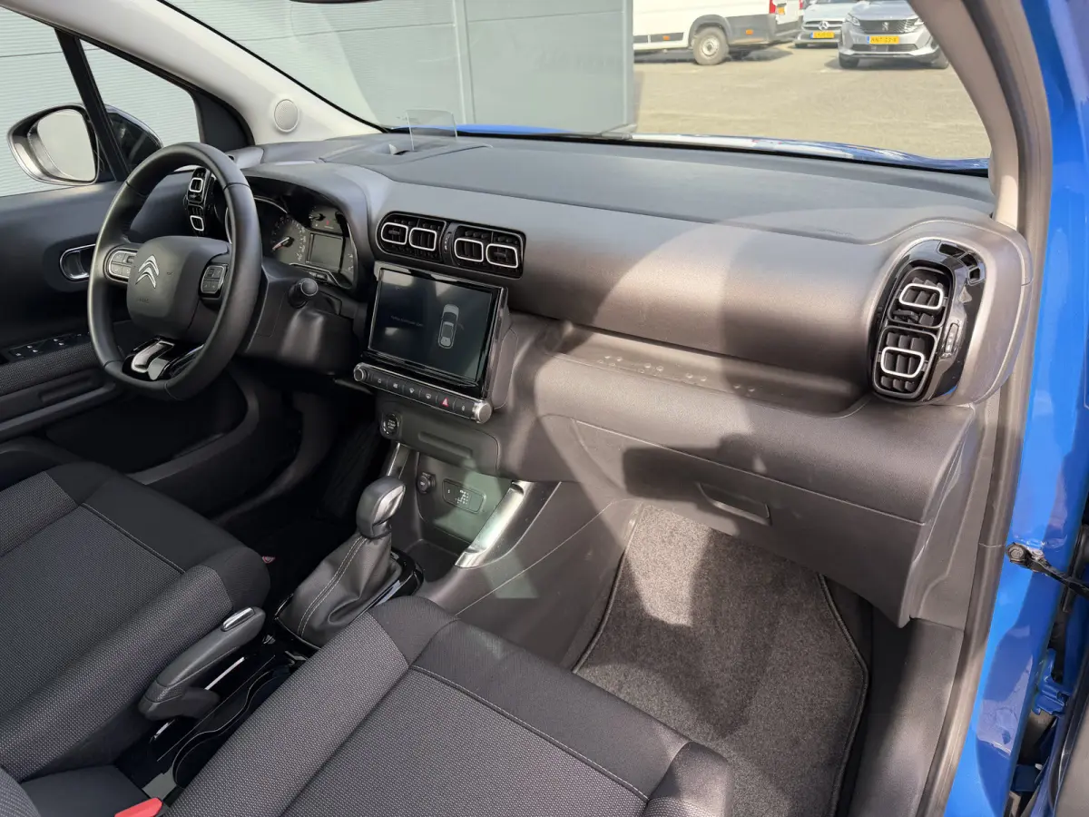 130pk Max (Camera - Keyless Entry - LED - Head up - Automatische Airco - Navigatie - Apple Carplay - 17")