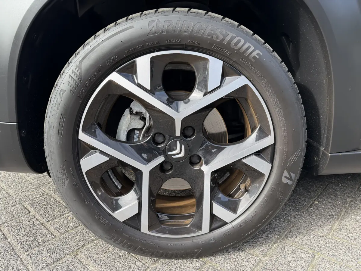 130pk Max (Camera - Keyless Entry - LED - Head up - Automatische Airco - Navigatie - Apple Carplay - 17")