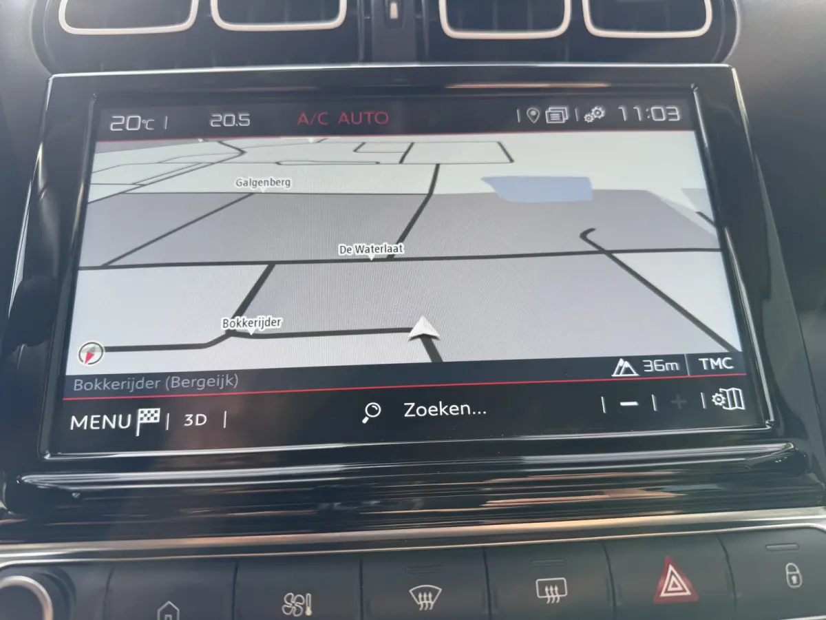 130pk Max (Camera - Keyless Entry - LED - Head up - Automatische Airco - Navigatie - Apple Carplay - 17")