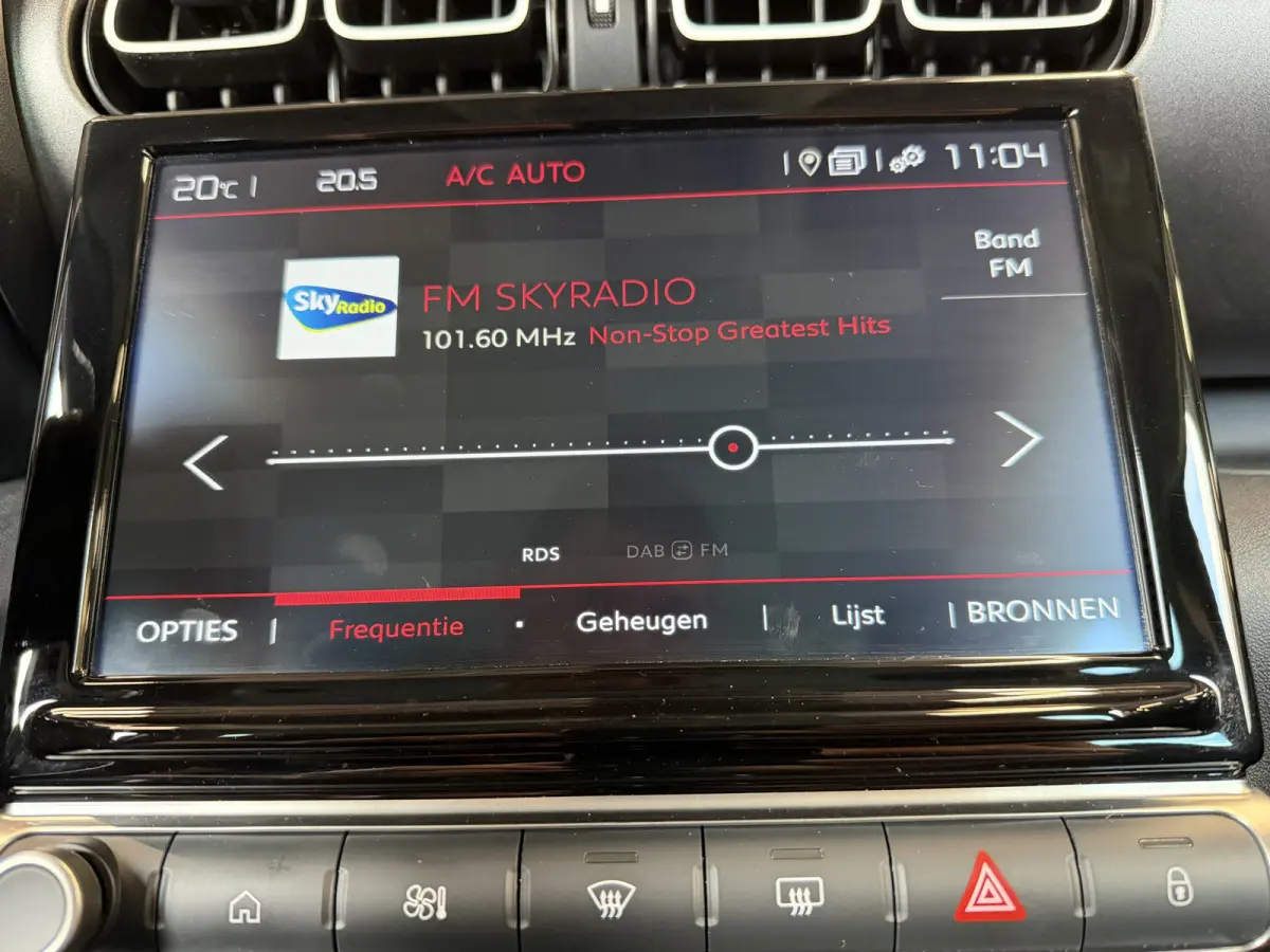 130pk Max (Camera - Keyless Entry - LED - Head up - Automatische Airco - Navigatie - Apple Carplay - 17")