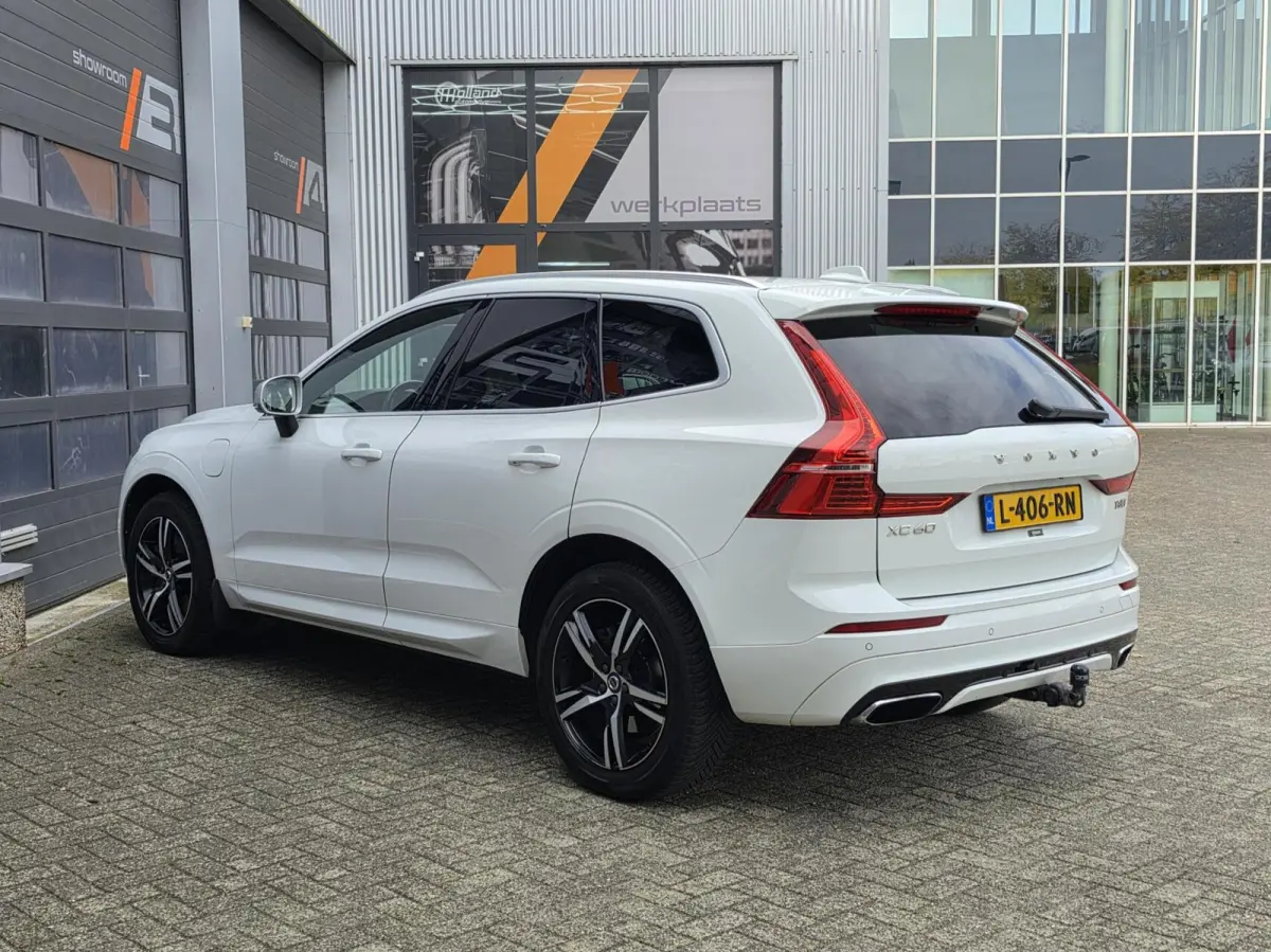 2.0 T8 Twin Engine AWD R-Design|PANO|MEMORY|ACC