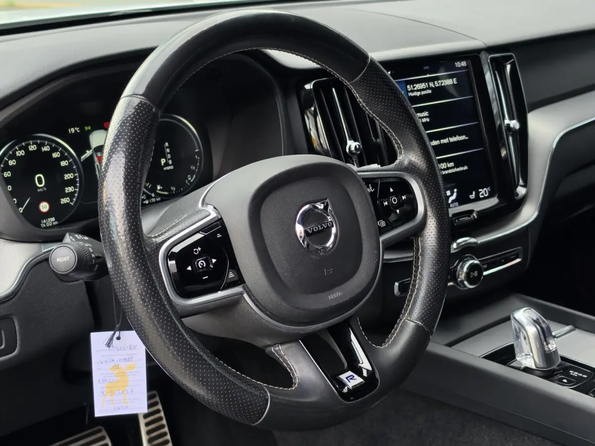 2.0 T8 Twin Engine AWD R-Design|PANO|MEMORY|ACC