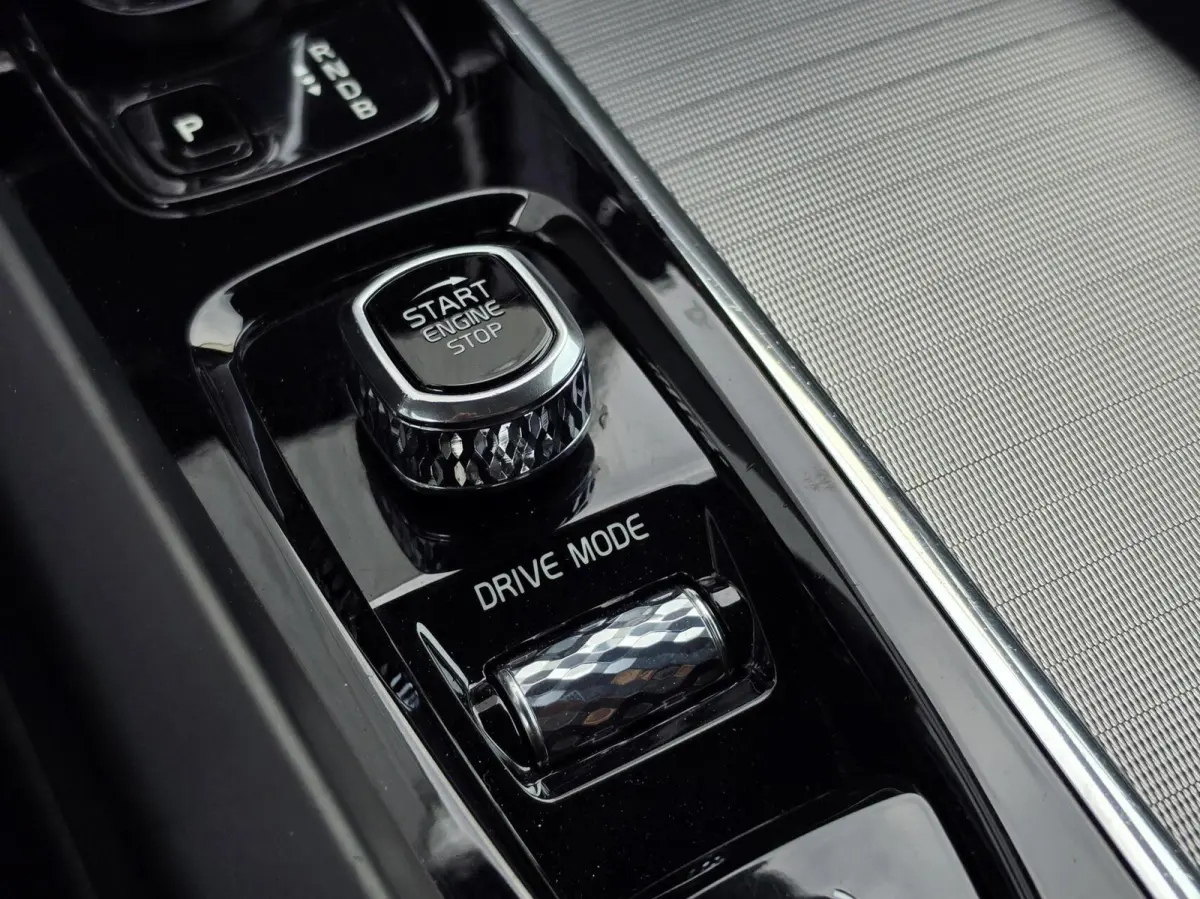 2.0 T8 Twin Engine AWD R-Design|PANO|MEMORY|ACC