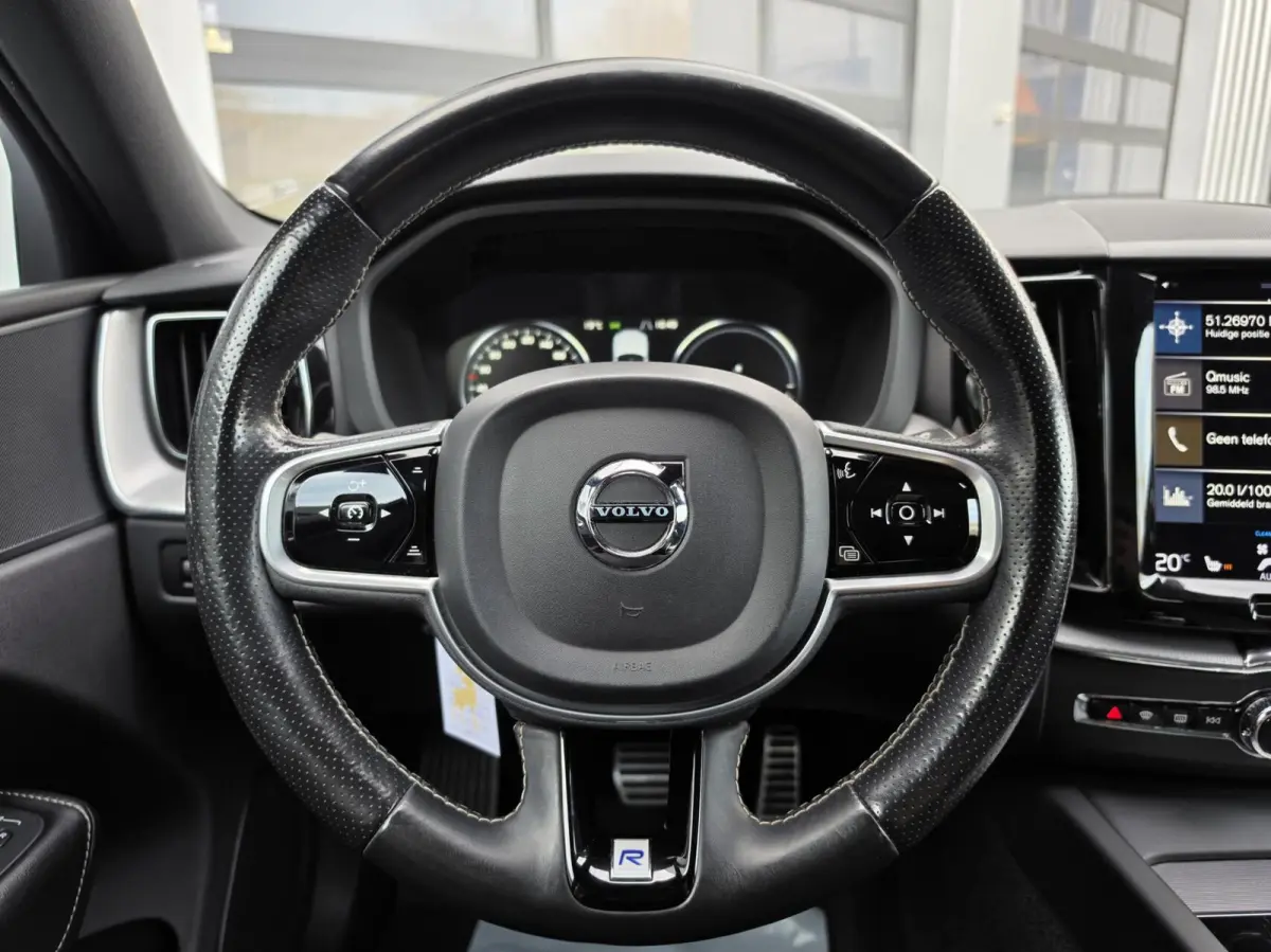 2.0 T8 Twin Engine AWD R-Design|PANO|MEMORY|ACC