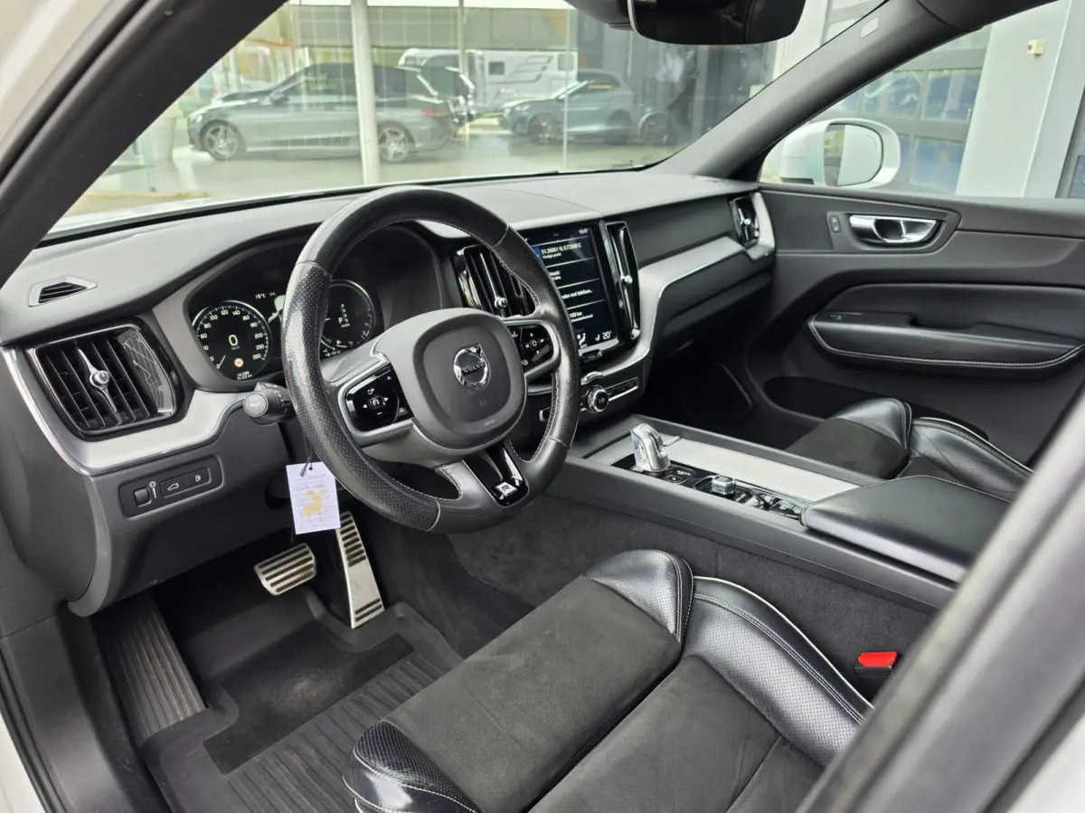 2.0 T8 Twin Engine AWD R-Design|PANO|MEMORY|ACC