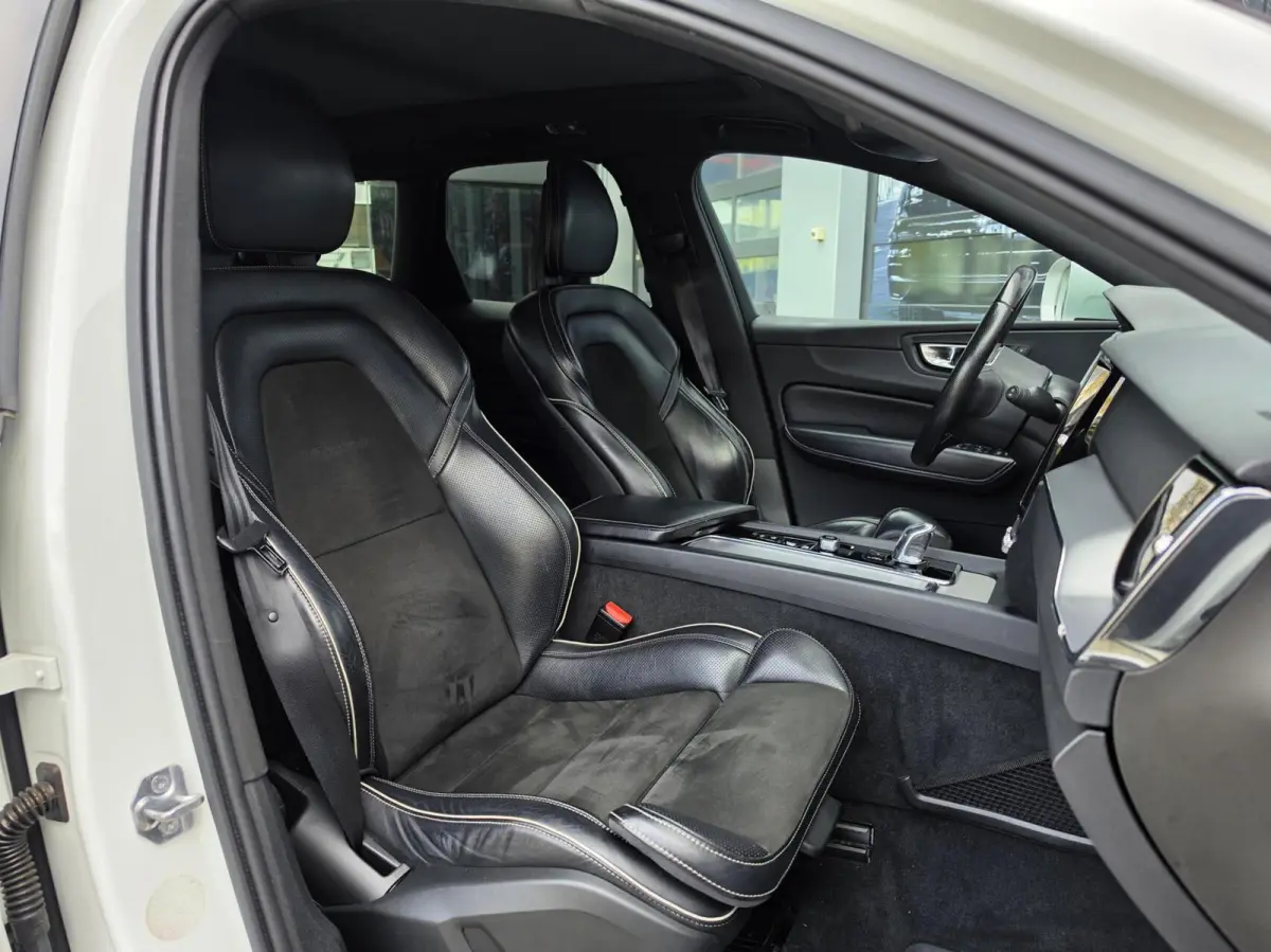 2.0 T8 Twin Engine AWD R-Design|PANO|MEMORY|ACC