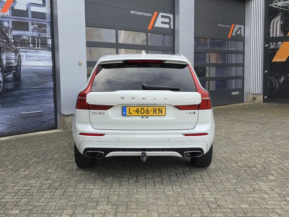 2.0 T8 Twin Engine AWD R-Design|PANO|MEMORY|ACC