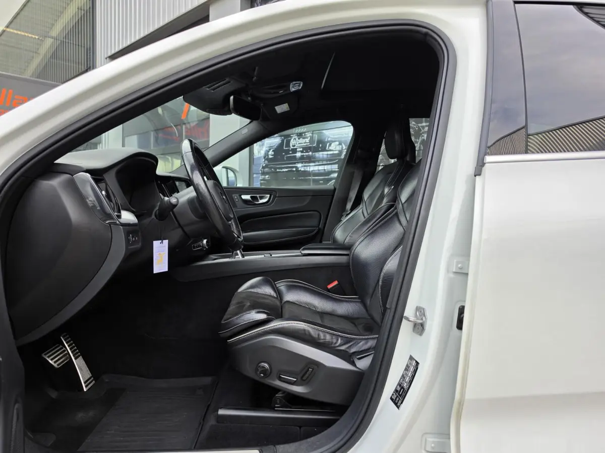 2.0 T8 Twin Engine AWD R-Design|PANO|MEMORY|ACC
