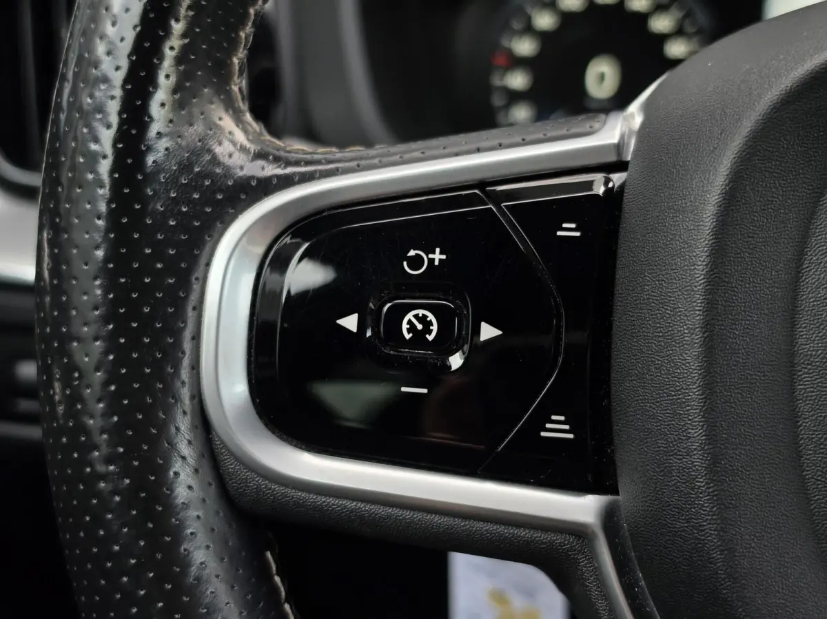2.0 T8 Twin Engine AWD R-Design|PANO|MEMORY|ACC